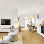 Quiet On Dunajska - Up To 6 Guests 아파트