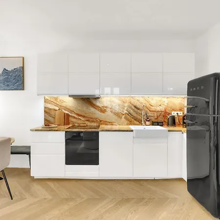 Quiet On Dunajska - Up To 6 Guests Apartman