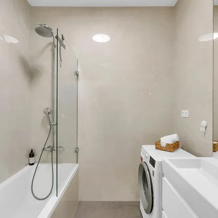 Quiet On Dunajska - Up To 6 Guests * Bratislava