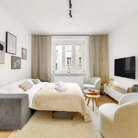 Quiet On Dunajska - Up To 6 Guests