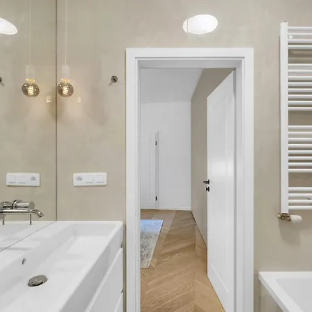 Apartman Quiet On Dunajska - Up To 6 Guests Pozsony