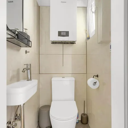 Quiet On Dunajska - Up To 6 Guests