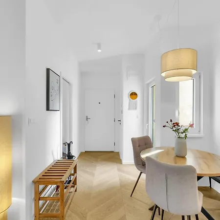 Quiet On Dunajska - Up To 6 Guests *