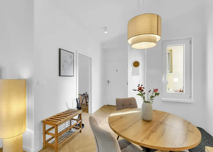 Quiet On Dunajska - Up To 6 Guests *