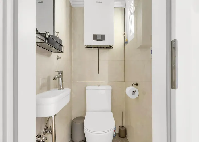 Quiet On Dunajska - Up To 6 Guests