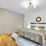 Quiet On Dunajska - Up To 6 Guests *