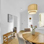 Quiet On Dunajska - Up To 6 Guests *