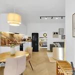 Quiet On Dunajska - Up To 6 Guests